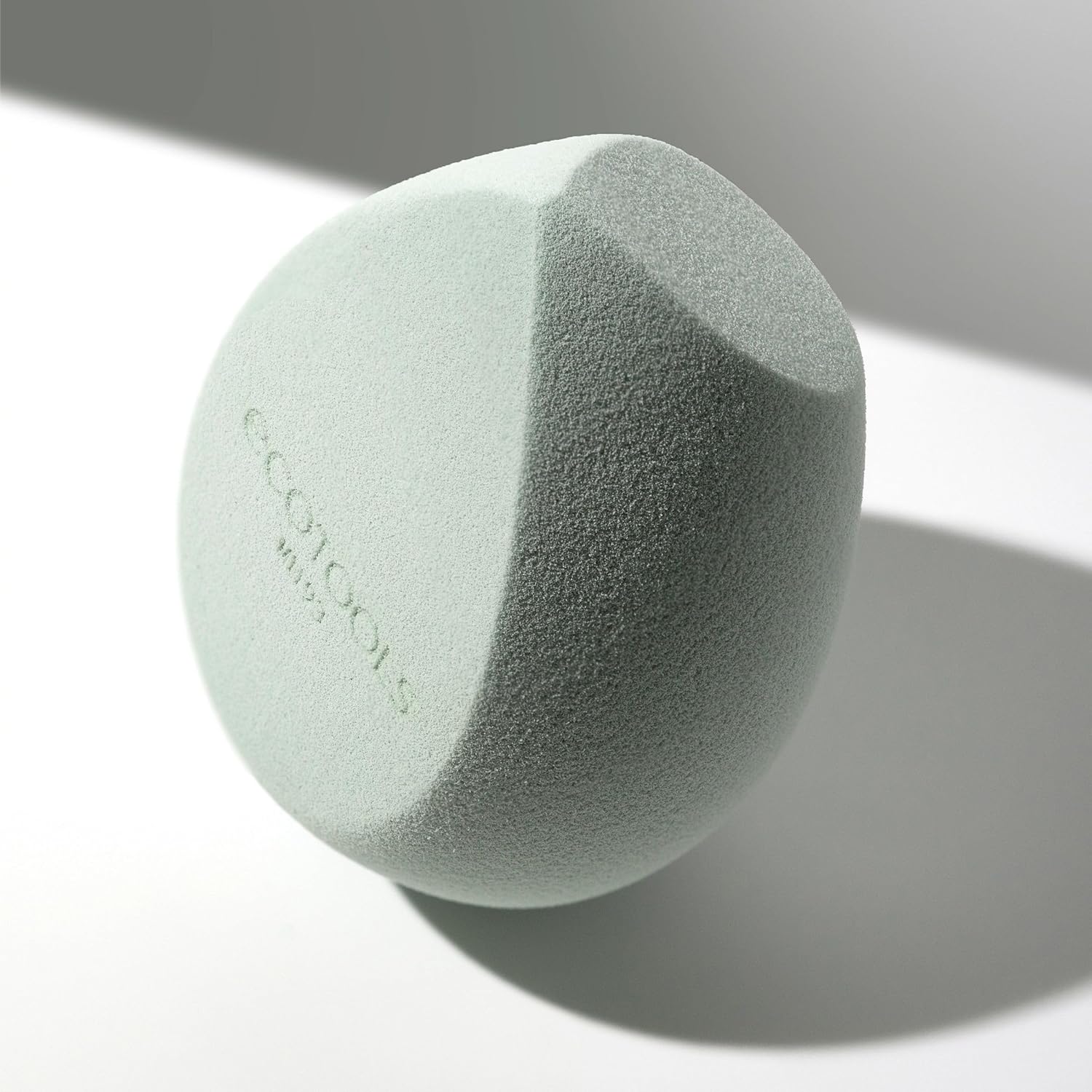 EcoTools Blurring Blender Makeup Sponge, Makeup Blending Sponge For Blurred Skin, For Liquid & Cream Foundation, Cloud Coverage Memory Foam, Eco Friendly, Latex Free, Cruelty-Free & Vegan 1 Count - Image 6